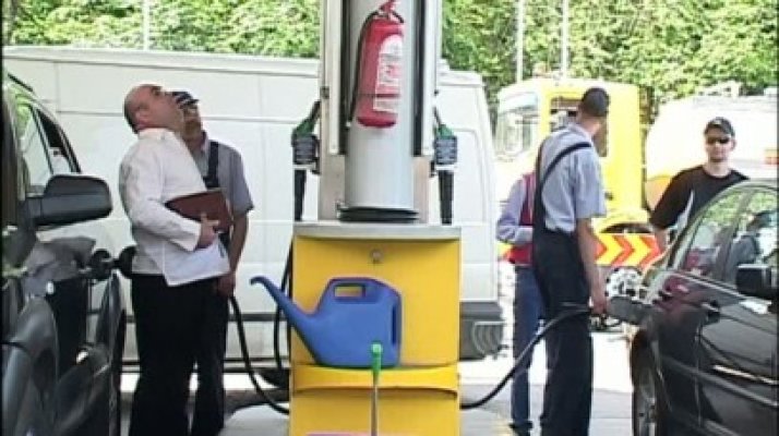 Motorina a depăşit 6 lei pe litru la pompă